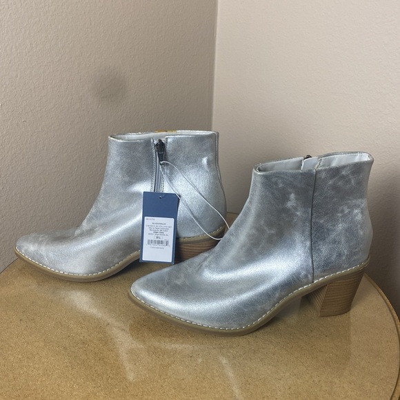 Universal Thread Silver Booties - Picture 2 of 7